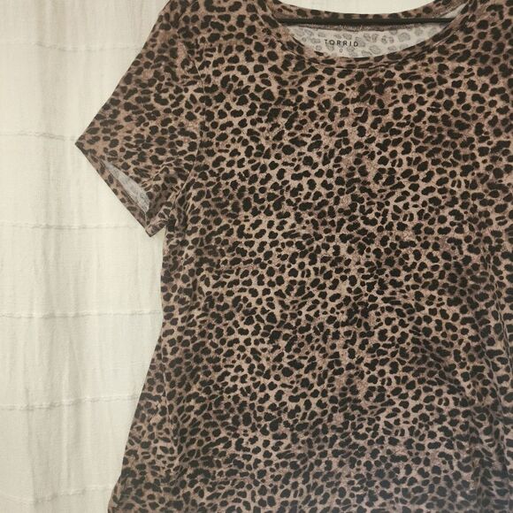 Torrid Animal Print Relaxed Fit T-Shirt - Picture 2 of 8